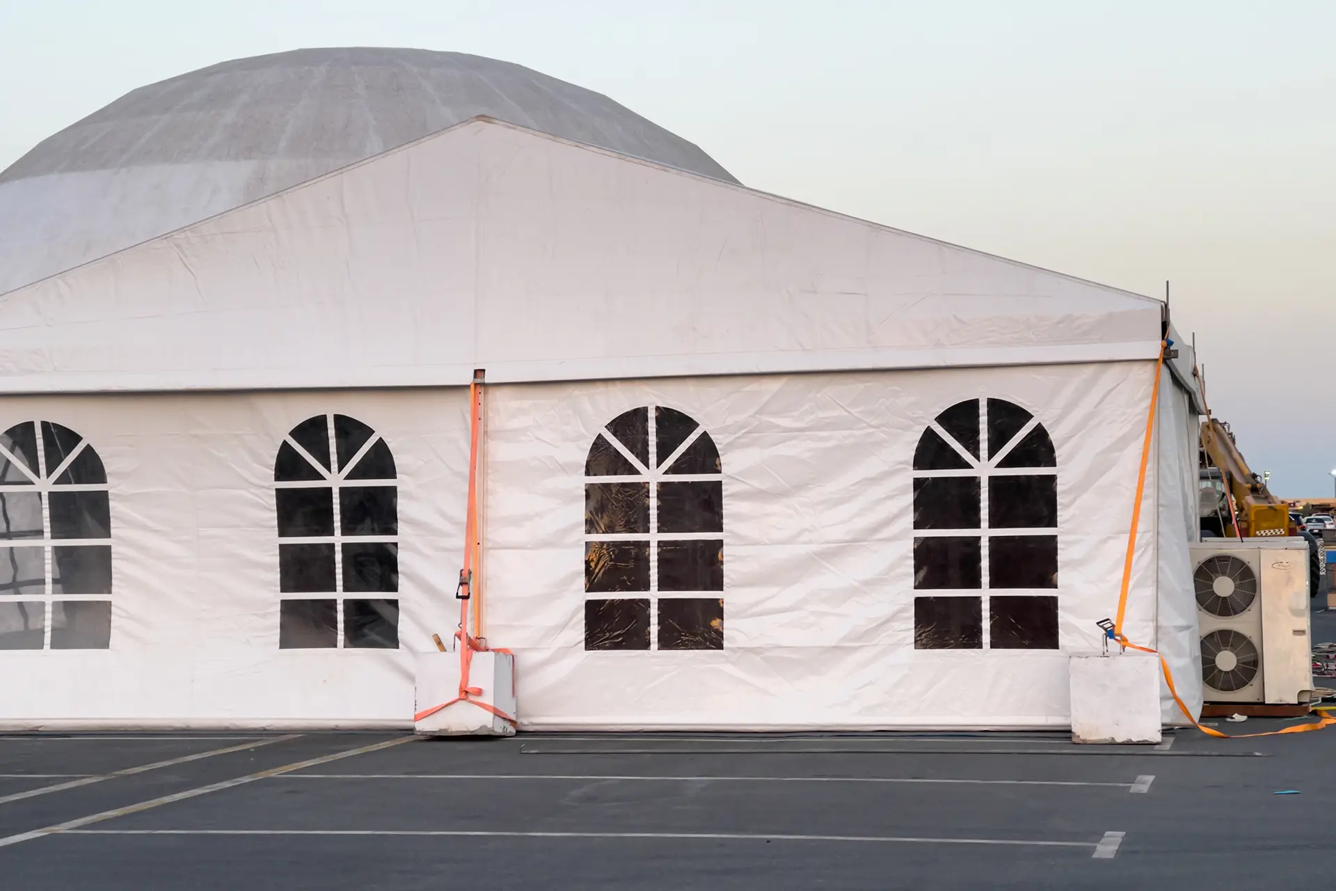 Raffrescare una fiera con rooftop a noleggio